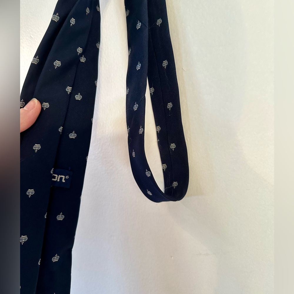 3/$10 🌼 Damon Crown Tie